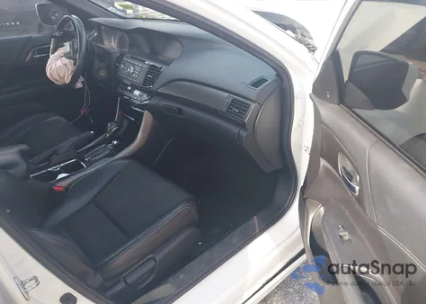 2016 Honda Accord Sport z USA, uszkodzony, nr VIN 1HGCR2F5XGA174875